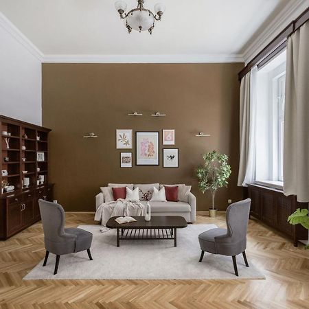 Luxe, Historic Home Near Downtown Landmarks 19Th Century Budapest Exterior photo