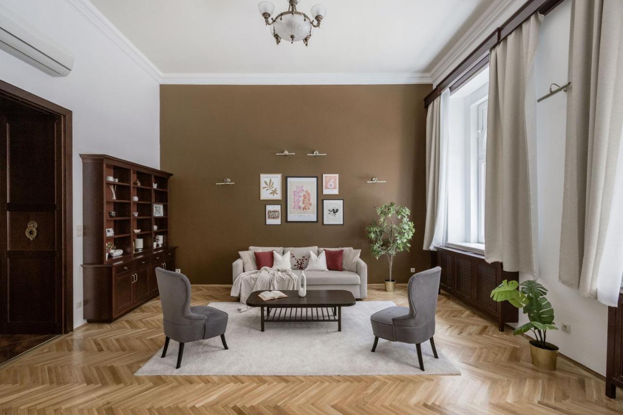 Luxe, Historic Home Near Downtown Landmarks 19Th Century Budapest Exterior photo