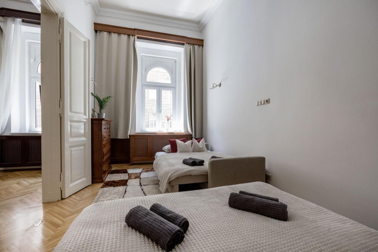 Luxe, Historic Home Near Downtown Landmarks 19Th Century Budapest Exterior photo